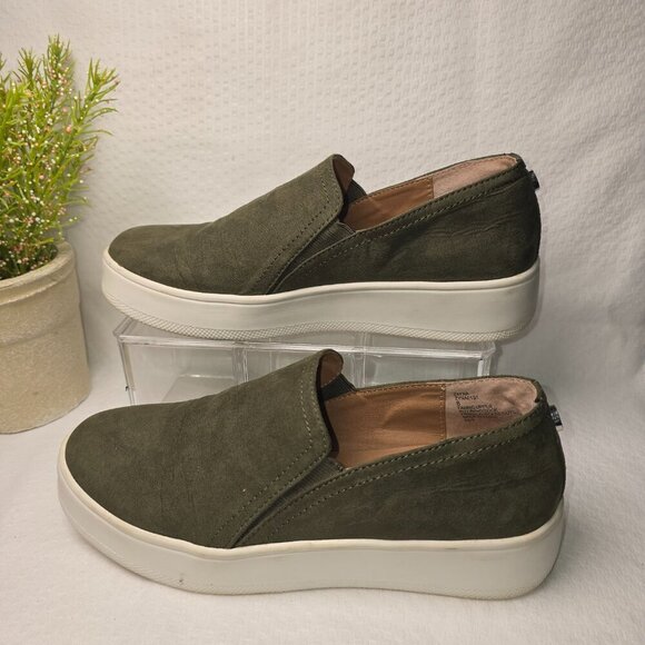 STEVE MADDEN ZAYNA ARMY GREEN SLIP ON SUEDE SHOE WOMENS SIZE 8 EUC - Picture 2 of 10